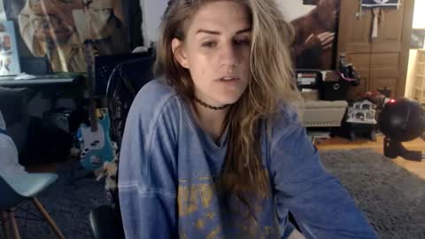 Snapshot of katiecutie_5 chatting on 09.18.25 Katie online show from 09.18.25