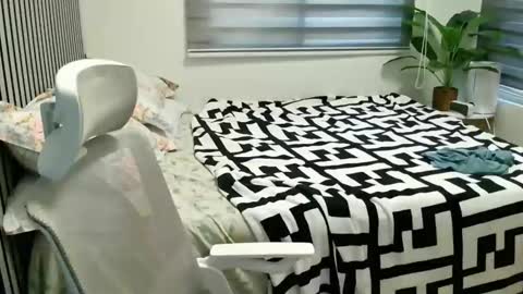 Snapshot of katiefrox_ chatting on 01.15.25 katiefrox  online show from 01.15.25