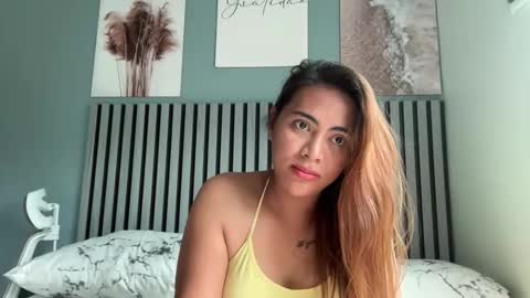 katiefrox  online show from 11.04.25