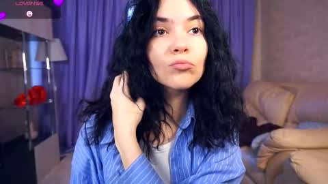 Snapshot of katievillard chatting on 11.23.25 Crystal really Kristel online show from 11.23.25