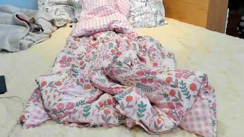 Snapshot of katiewoww chatting on 02.14.26 Miss Katie online show from 02.14.26