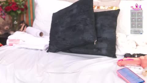 K A T L Y N  online show from 09.18.25