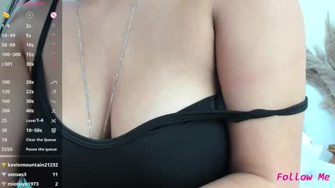 Snapshot of katriana_sex chatting on 02.23.25 Katriana online show from 02.23.25