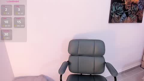 Snapshot of katrina_baurii chatting on 09.12.25 katrina online show from 09.12.25