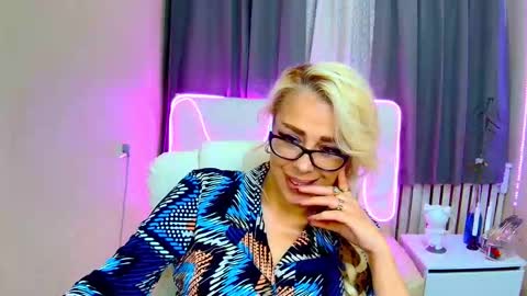 Snapshot of katrinacharm chatting on 09.10.25 katrinacharm online show from 09.10.25