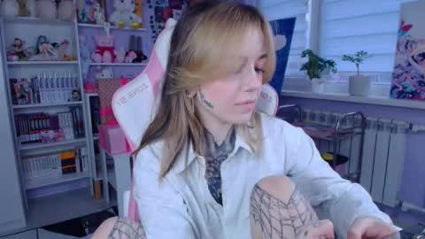 Snapshot of katrinwaifu chatting on 10.26.25 Katrin online show from 10.26.25