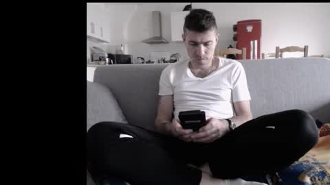 Snapshot of katsufr chatting on 11.02.25 demyx online show from 11.02.25