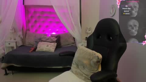 Snapshot of kattarina_ chatting on 09.12.25 kattarina_ online show from 09.12.25