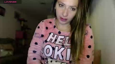 Snapshot of kattie_love chatting on 01.05.25 kattie online show from 01.05.25