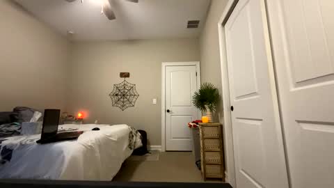 Josie live show Tuesday Wednesday and Thursday online show from 10.18.25