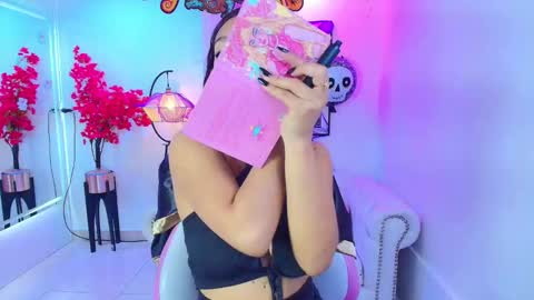 Snapshot of katty_rounds chatting on 10.30.25 katty_rounds online show from 10.30.25