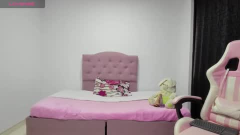 Snapshot of katty_sweeet chatting on 11.12.25 Katty online show from 11.12.25