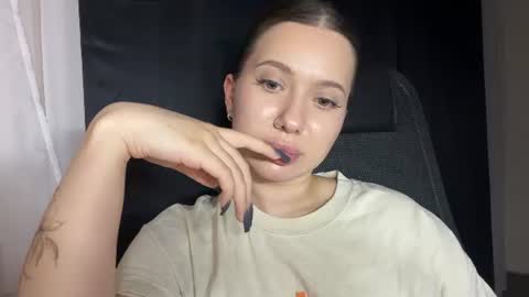 Snapshot of kattymalina chatting on 07.07.26 Elizabeth online show from 07.07.26