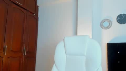 Snapshot of katyajhonss chatting on 10.21.25 KATYAJHONSS online show from 10.21.25