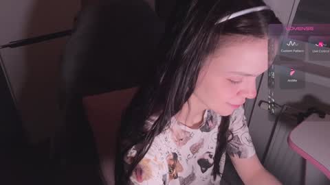 Snapshot of kawaimay chatting on 02.04.25 May online show from 02.04.25