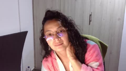  Khawit  online show from 12.15.24