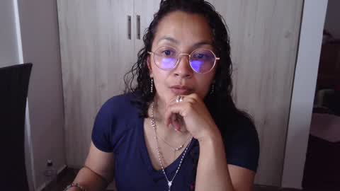  Khawit  online show from 12.15.24