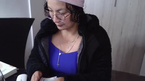  Khawit  online show from 12.17.24