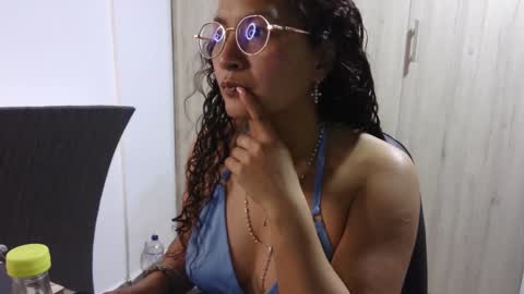  Khawit  online show from 12.18.24