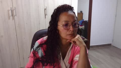  Khawit  online show from 12.20.24