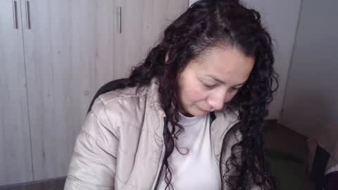  Khawit  online show from 01.17.25