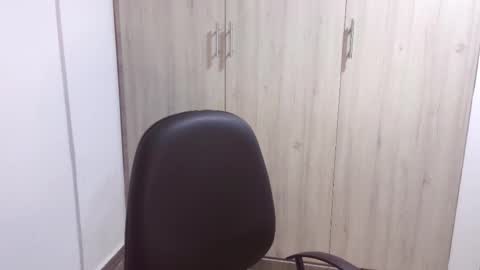  Khawit  online show from 02.17.25