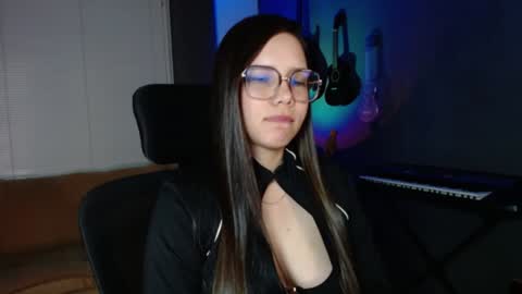 Snapshot of kay_avrill chatting on 12.07.24 Kay online show from 12.07.24