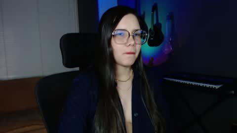 Snapshot of kay_avrill chatting on 12.11.24 Kay online show from 12.11.24