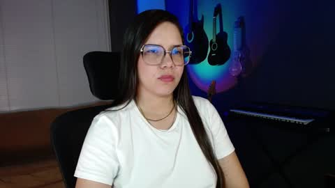 Snapshot of kay_avrill chatting on 12.15.24 Kay online show from 12.15.24