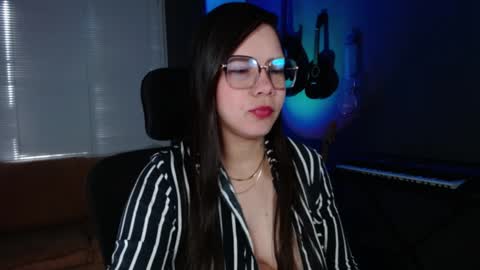 Snapshot of kay_avrill chatting on 01.19.25 Kay online show from 01.19.25