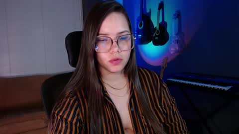 Snapshot of kay_avrill chatting on 01.21.25 Kay online show from 01.21.25