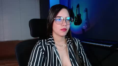 Snapshot of kay_avrill chatting on 02.14.25 Kay online show from 02.14.25