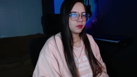 Snapshot of kay_avrill chatting on 03.04.25 Kay online show from 03.04.25