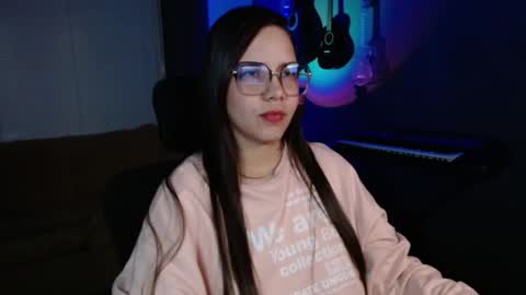 Snapshot of kay_avrill chatting on 03.05.25 Kay online show from 03.05.25