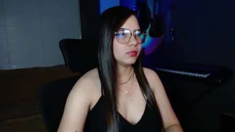 Snapshot of kay_avrill chatting on 03.11.25 Kay online show from 03.11.25