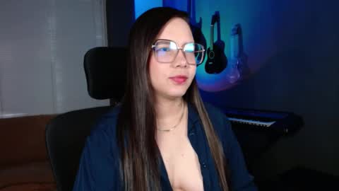 Snapshot of kay_avrill chatting on 09.19.25 Kay online show from 09.19.25