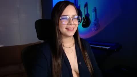 Snapshot of kay_avrill chatting on 10.28.25 Kay online show from 10.28.25