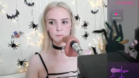 Snapshot of kaya_devis chatting on 10.30.25 KAYA online show from 10.30.25