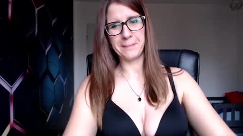 KayaLips online show from 12.10.24