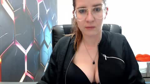 KayaLips online show from 01.10.25