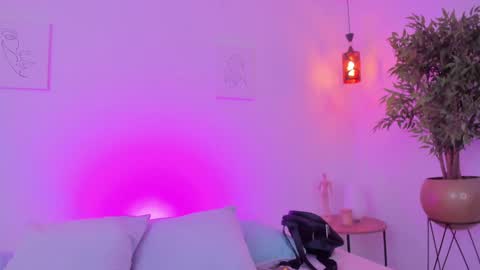      K A Y L A      online show from 10.04.25