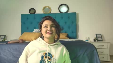 Snapshot of kaylavanber_ chatting on 02.13.25 KAYLA Damian online show from 02.13.25