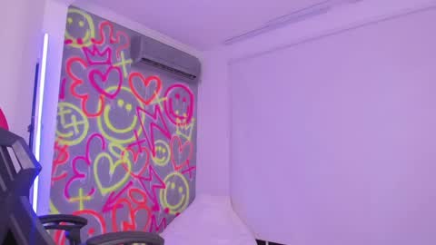 Snapshot of kayle______ chatting on 12.21.24 INSTAjohedija online show from 12.21.24