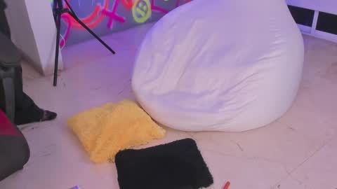 Snapshot of kayle______ chatting on 12.27.24 INSTAjohedija online show from 12.27.24