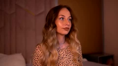 Snapshot of kayleeflynn chatting on 10.21.25 Kayleeflynn online show from 10.21.25