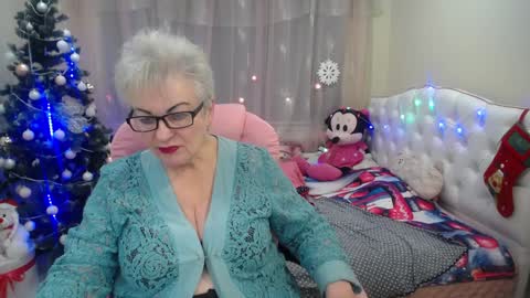 kaylesmoll online show from 12.19.24
