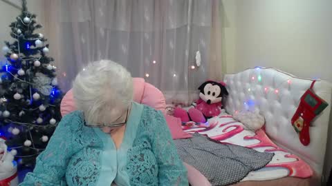 kaylesmoll online show from 12.22.24