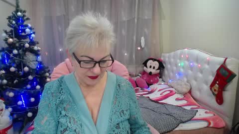 kaylesmoll online show from 12.22.24