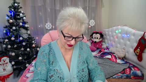kaylesmoll online show from 12.30.24