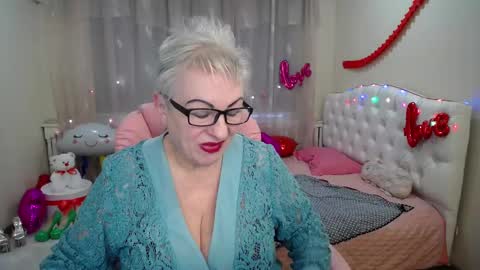 kaylesmoll online show from 02.20.25